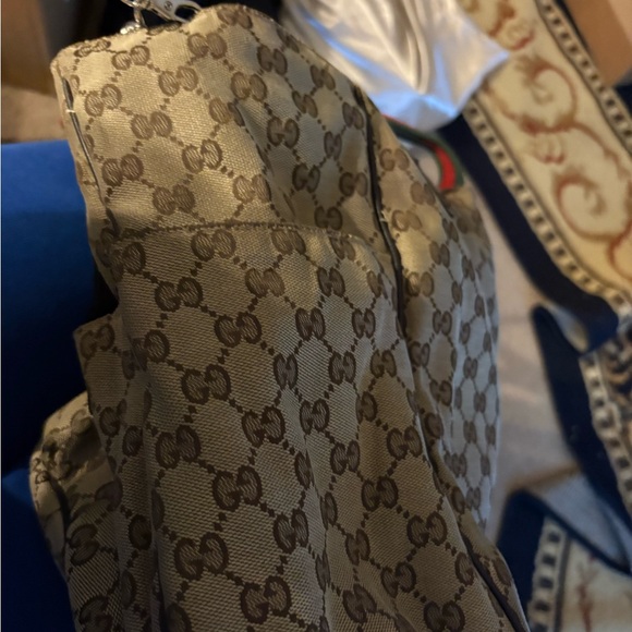 Gucci bag with flaws shown in live - Picture 11 of 15